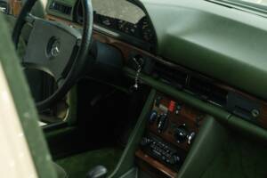 Bild 22/50 von Mercedes-Benz 280 SE (1984)