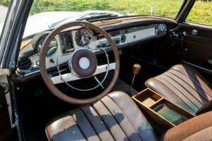 Image 2/8 of Mercedes-Benz 230 SL (1966)
