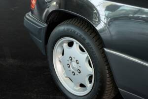 Bild 13/50 von Mercedes-Benz 300 CE (1991)