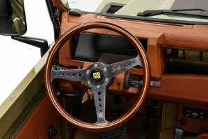 Bild 35/47 von Land Rover 90 (1990)