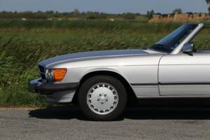 Image 48/50 de Mercedes-Benz 560 SL (1988)