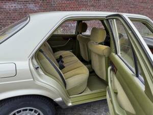 Image 12/34 of Mercedes-Benz 380 SE (1980)