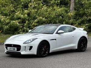 Image 20/50 of Jaguar F-Type (2014)
