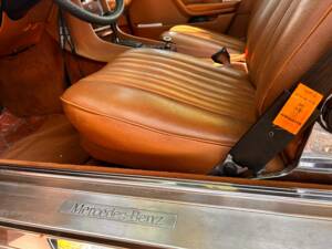 Image 22/56 of Mercedes-Benz 450 SL (1976)
