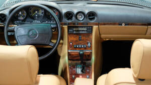 Immagine 17/42 di Mercedes-Benz 560 SL (1989)
