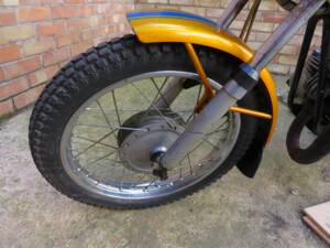 Bild 24/32 von Yamaha DUMMY (1972)