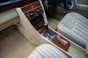 Immagine 12/23 di Mercedes-Benz 200 E-16 (1993)