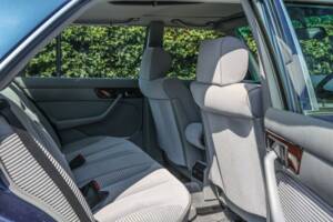 Immagine 32/44 di Mercedes-Benz 500 SE (1985)