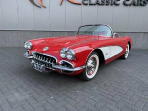 Image 18/50 of Chevrolet Corvette (1959)