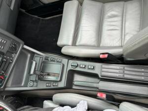 Image 22/40 of BMW 320i (1992)
