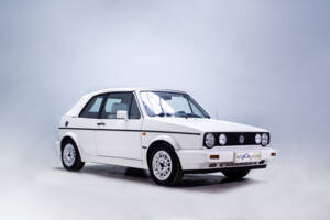 Imagen 7/39 de Volkswagen Golf Mk I Convertible 1.8 (1994)