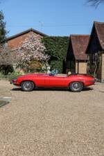 Image 15/41 de Jaguar E-Type (1968)