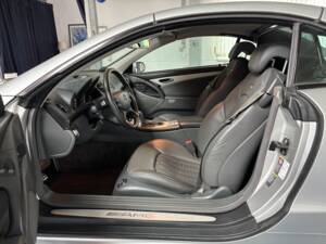 Image 16/29 of Mercedes-Benz SL 55 AMG (2002)