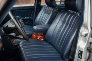 Bild 22/83 von Mercedes-Benz 300 D Turbodiesel (1983)