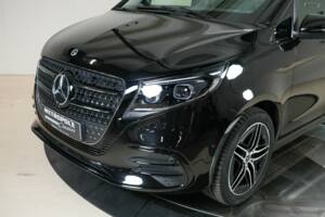 Image 29/35 of Mercedes-Benz V 300 d 4MATIC (2025)