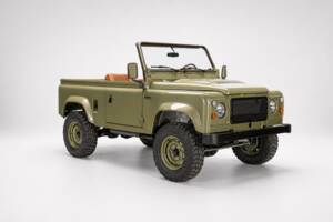 Bild 37/47 von Land Rover 90 (1990)
