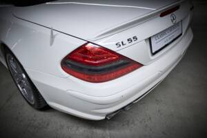 Image 27/99 de Mercedes-Benz SL 55 AMG (2005)