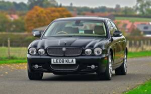 Image 2/50 of Jaguar XJ 8 4.2 (2008)