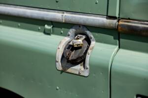 Image 33/50 of Land Rover 88 (1978)