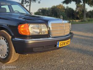 Image 9/50 de Mercedes-Benz 300 SE (1989)