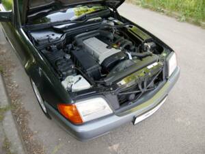 Image 23/39 de Mercedes-Benz 280 SL (1900)