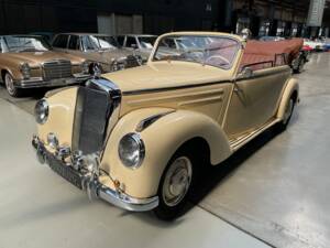 Image 16/36 de Mercedes-Benz 220 Cabriolet B (1952)