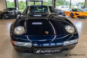 Afbeelding 22/50 van Porsche 928 GTS (1992)