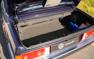 Immagine 26/35 di BMW 320i (1988)