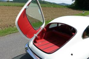Image 27/39 de Jaguar XK-E (2+2) (1970)