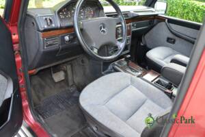 Image 11/49 de Mercedes-Benz 230 GE (SWB) (1993)