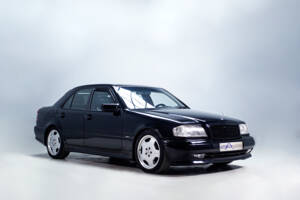 Immagine 4/29 di Mercedes-Benz C 36 AMG (1994)