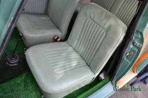 Image 22/50 of Morris Minor 1000 Traveller (1964)