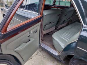 Image 18/34 of Rover 3 Litre Mk II (1963)