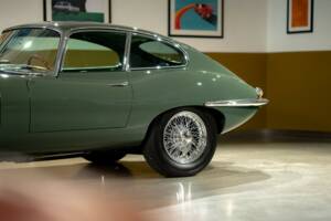 Image 44/50 of Jaguar E-Type 4.2 (1966)