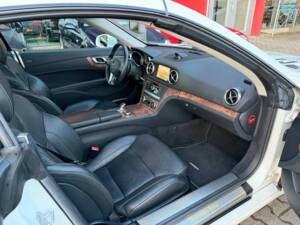 Bild 17/22 von Mercedes-Benz SL 350 (2013)