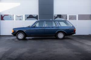 Bild 22/36 von Mercedes-Benz 280 TE (1981)