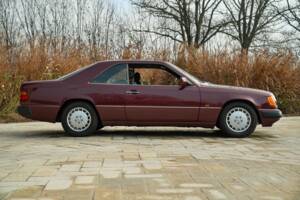 Image 5/50 of Mercedes-Benz 300 CE-24 (1991)