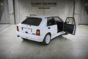 Image 61/93 of Lancia Delta HF Integrale Evoluzione I (1992)