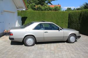 Bild 4/16 von Mercedes-Benz 230 CE (1990)