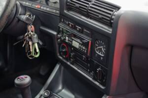 Image 7/38 of BMW 325i (1986)