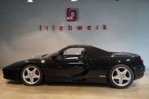 Imagen 2/20 de Ferrari F 355 Spider (1998)