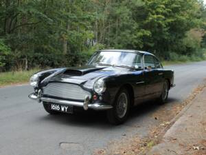 Image 3/19 of Aston Martin DB 4 (1961)