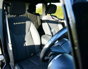 Image 19/50 de Jeep Wrangler Sahara 4.0L (2014)