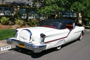 Image 19/22 of Oldsmobile 98 Starfire (1957)