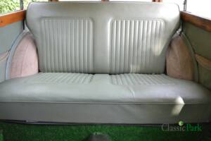 Image 25/50 of Morris Minor 1000 Traveller (1964)