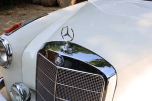 Image 9/50 of Mercedes-Benz 219 (1959)