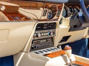 Afbeelding 30/40 van Aston Martin V8 Vantage Volante X-Pack (1989)