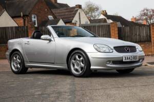Afbeelding 2/50 van Mercedes-Benz SLK 230 Kompressor (2000)