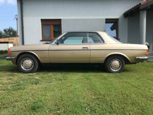 Bild 2/5 von Mercedes-Benz 230 CE (1982)