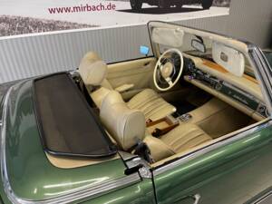 Image 11/22 of Mercedes-Benz 280 SL (1970)